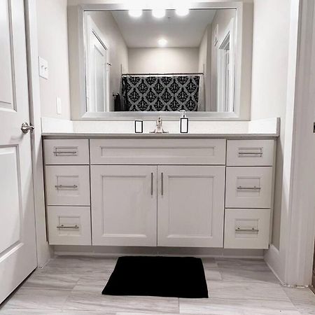 Welcome To Our Spacious 2-Bedroom 2-Bathroom Located In The City Of Houston, Texas! Exterior foto